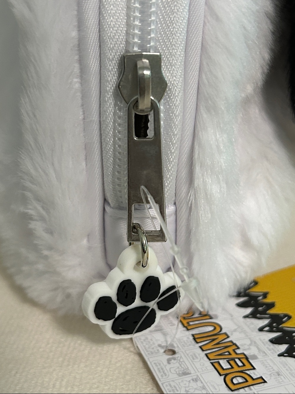 Peanuts Bag Snoopy Plush Dog Pouch - Snoopy Makeup Travel Bag -White/Black-NEW - Picture 2 of 12